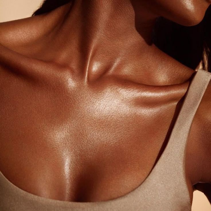 Close-up of bronzed skin after using BODÈE sweat-resistant self tan